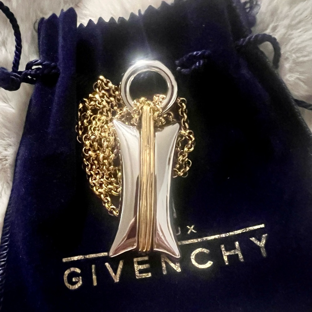 Givenchy Vintage 1978-80 Two-toned large pendant and chain